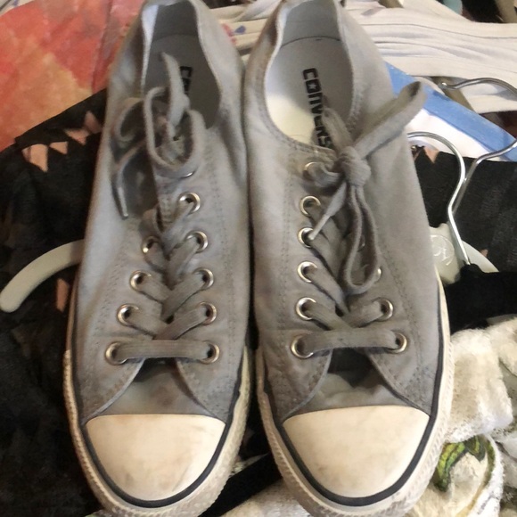 Gray converse - Picture 1 of 2